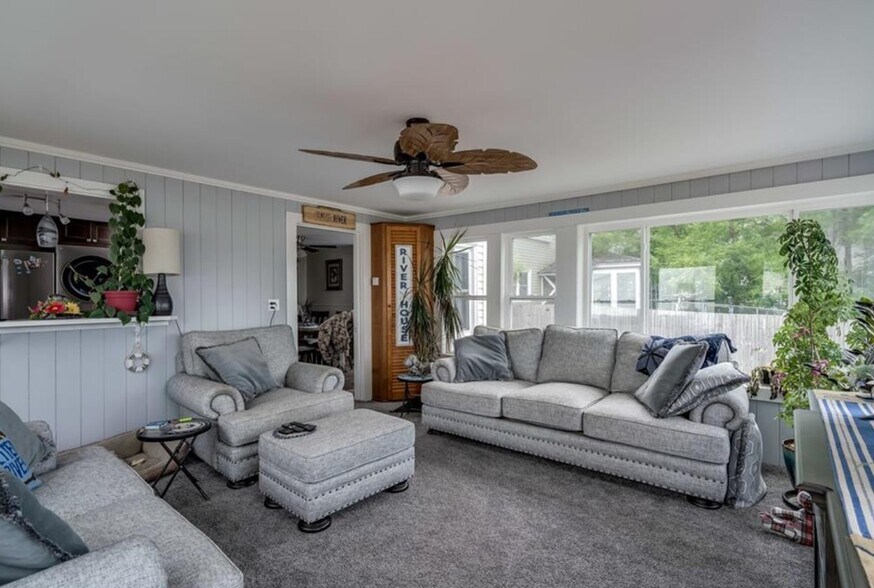 More Photos Of 16 Bethune St, Alexandria Bay Marina For Sale
