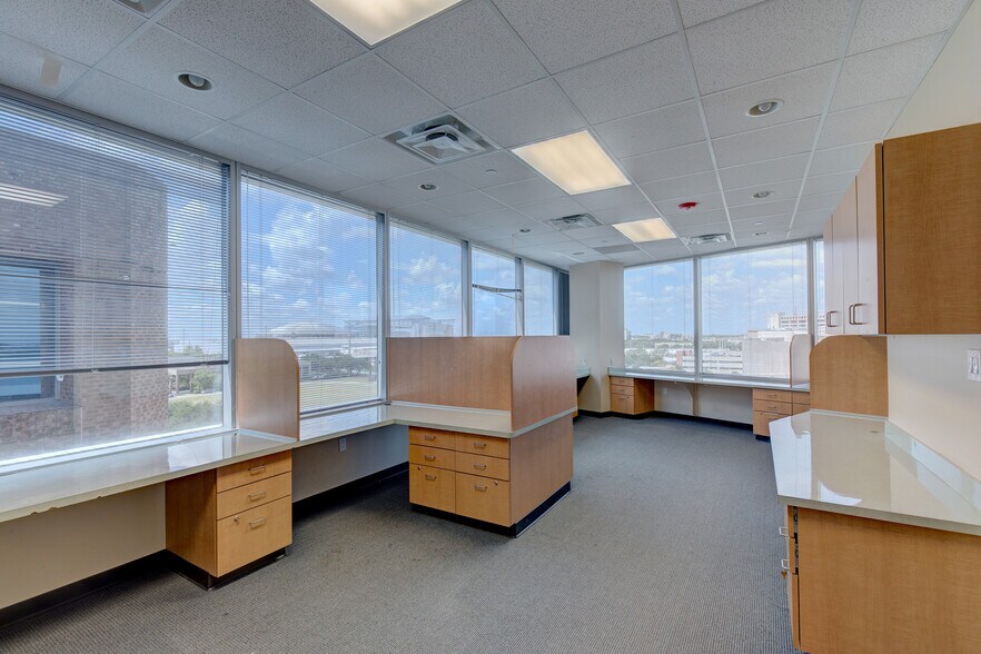 More Photos Of 7501 Fannin St, Houston Medical For Lease