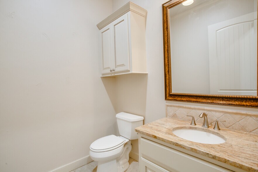 More Photos Of 5760 40th St, Lubbock Office For Lease