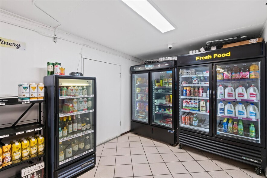 More Photos Of 1279 35th St, Springfield Storefront Retail Residential For Sale