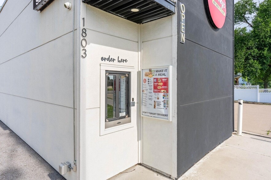 More Photos Of 1803 S Center St, Marshalltown Restaurant For Sale