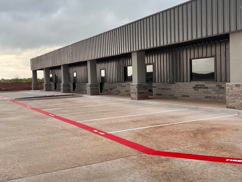 Primary Photo Of 5113 Ditto Ln, Wichita Falls Showroom For Lease
