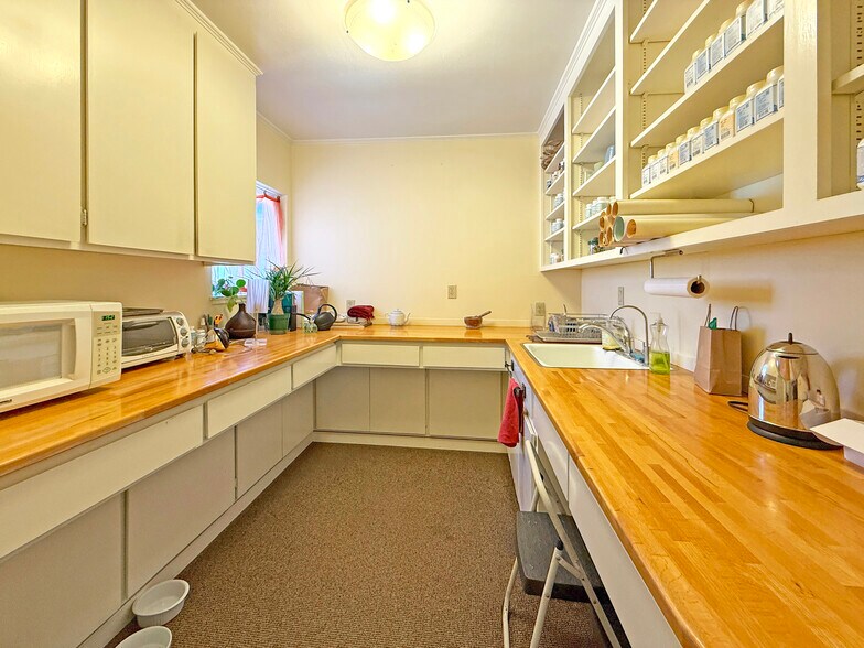 More Photos Of 3929 Grand Ave, Oakland Medical For Lease