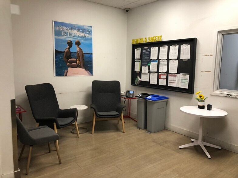 More Photos Of 100 Alfred Kuehne Blvd, Brampton Warehouse For Lease