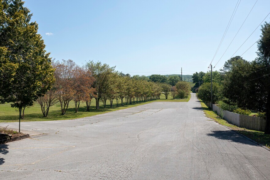 More Photos Of 419 Phillipians Blvd, Pelham Specialty For Sale