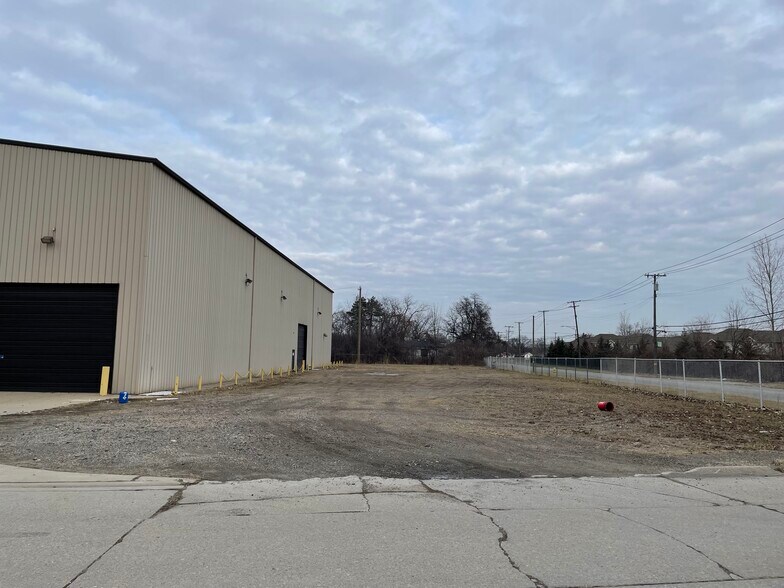 More Photos Of 28530 Reynolds St, Inkster Manufacturing For Sale