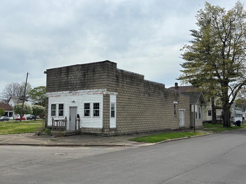 Primary Photo Of 200 Burbridge Ave, Chillicothe Convenience Store For Sale