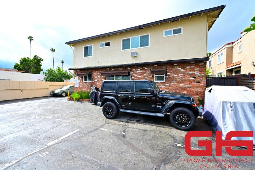 More Photos Of 31 N Parkwood Ave, Pasadena Apartments For Sale