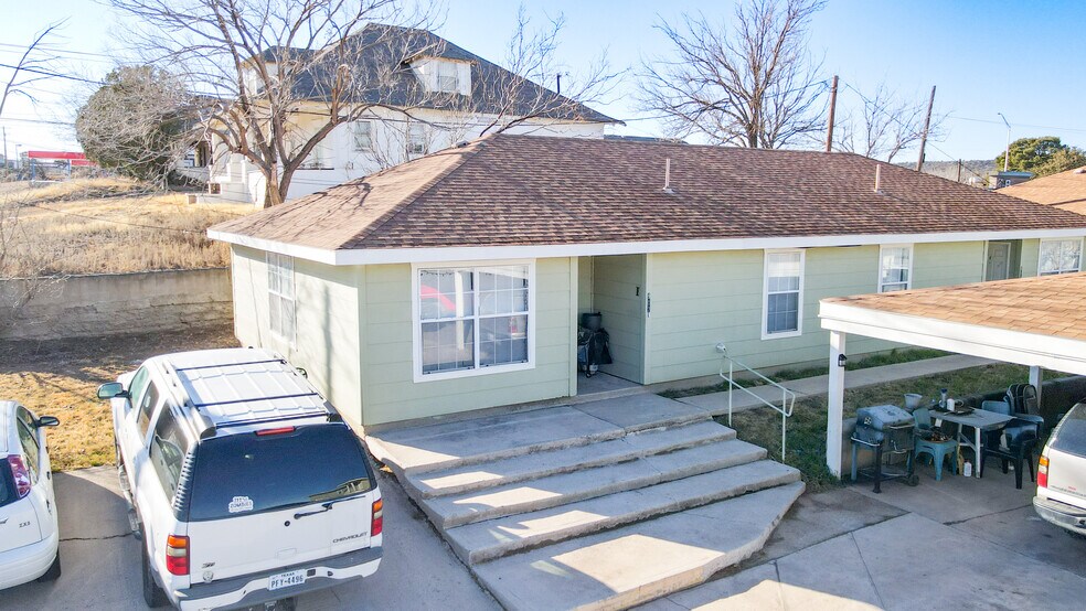 More Photos Of 900 Scurry St, Big Spring Apartments For Sale