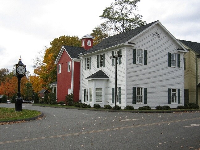 More Photos Of 828 Federal Rd, Brookfield Office For Lease