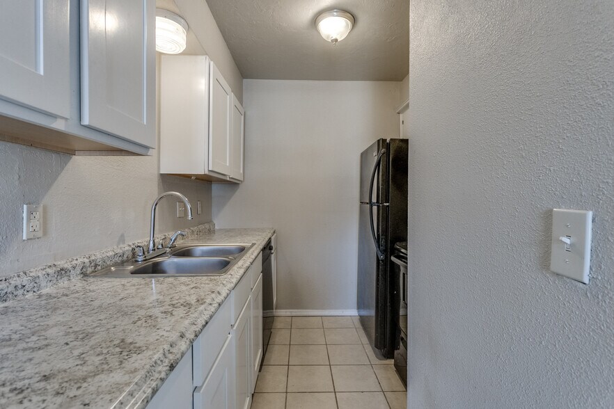 More Photos Of NW 10th St & N Classen Blvd, Oklahoma City Apartments For Sale