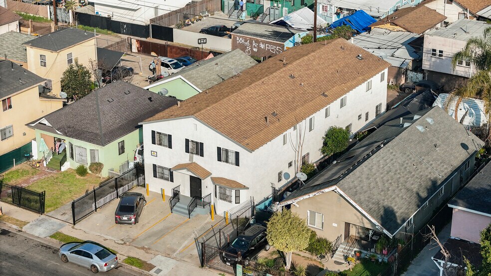 More Photos Of 211 E 55th St, Los Angeles Apartments For Sale