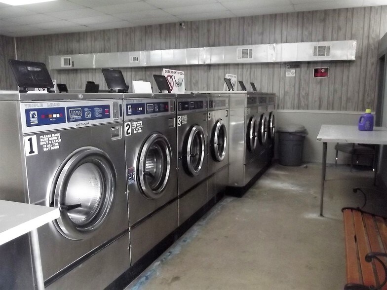 More Photos Of 3685 Highway 19, Huntsville Storefront Retail Residential For Sale