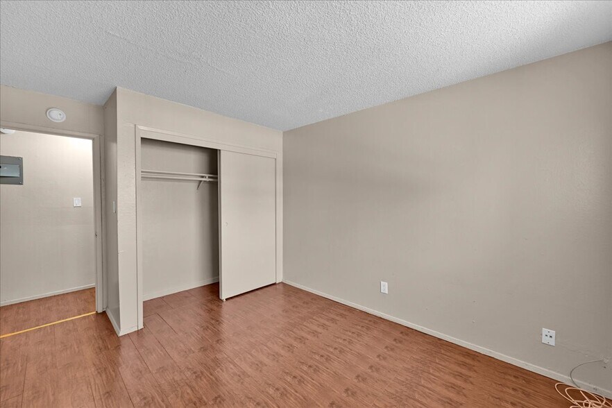 More Photos Of 4549 Ashcroft Ave, Sacramento Apartments For Sale