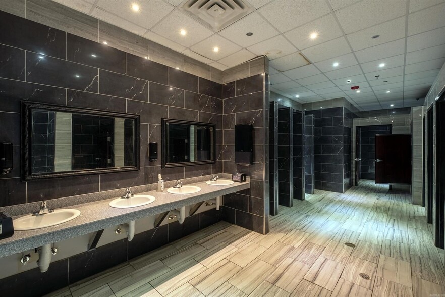 More Photos Of 8624 I 30, Little Rock Restaurant For Sale