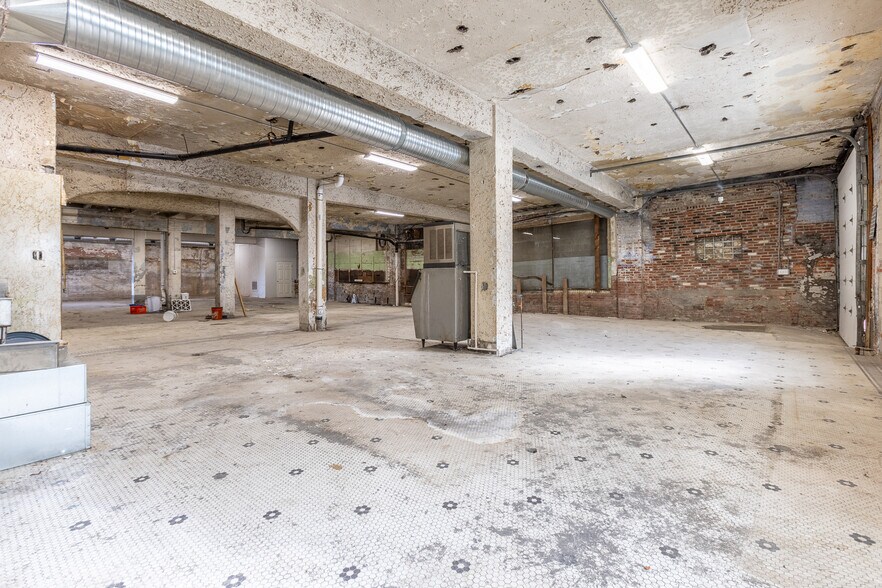 More Photos Of 401 E Warrington Ave, Pittsburgh Manufacturing For Lease