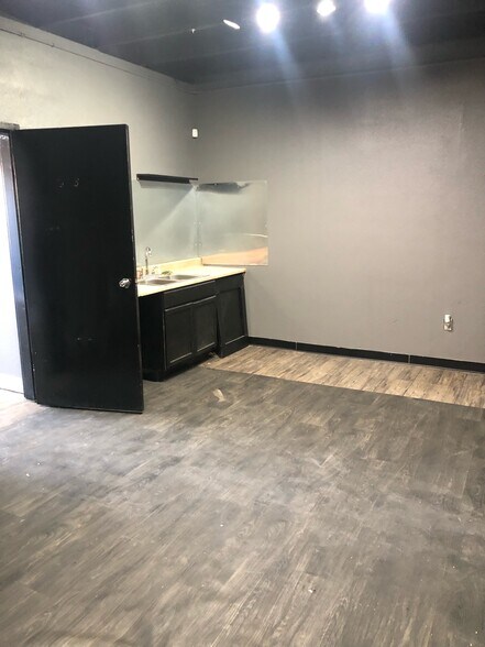 More Photos Of 4655 Quality Ct, Las Vegas Light Manufacturing For Lease