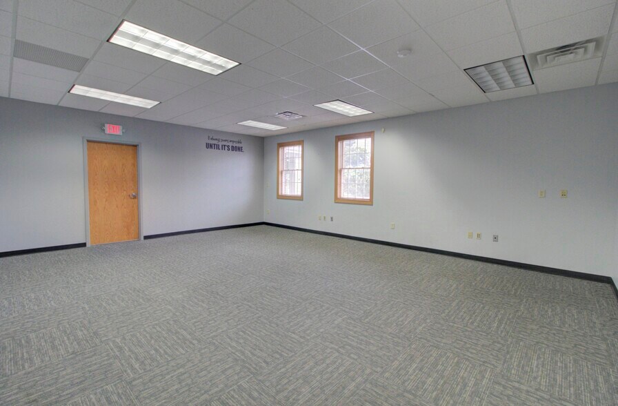 More Photos Of 366 N Portland Way, Galion Medical For Lease