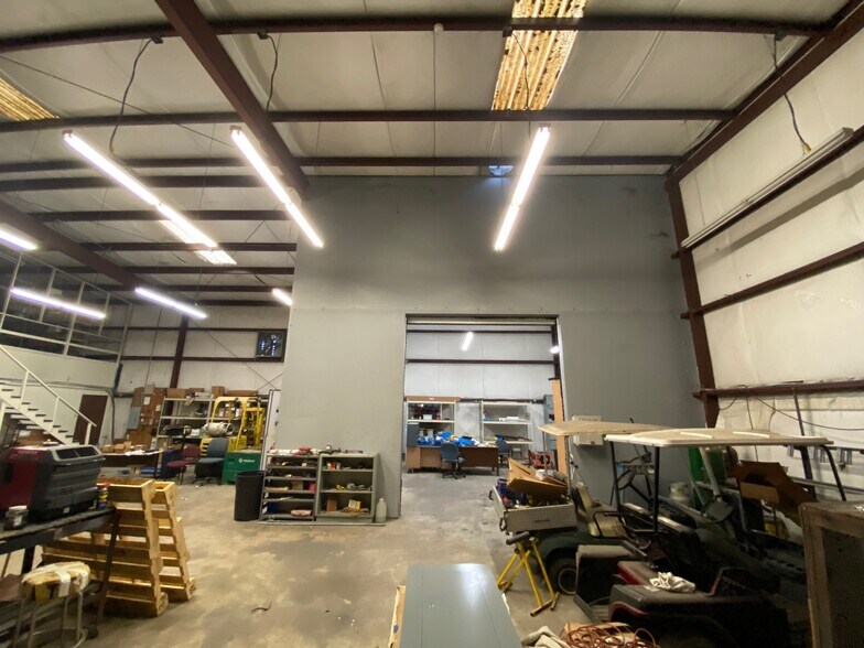More Photos Of 4950 Washington Blvd, Beaumont Light Manufacturing For Sale
