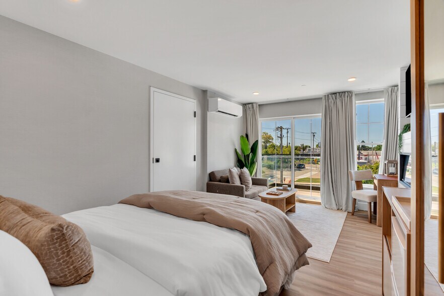 More Photos Of 32 Broadway Ave, Mystic Hotel For Sale
