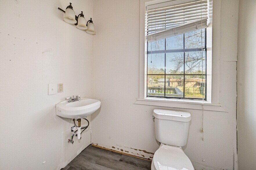 More Photos Of 411 S Kaufman St, Newton Lodge Meeting Hall For Sale