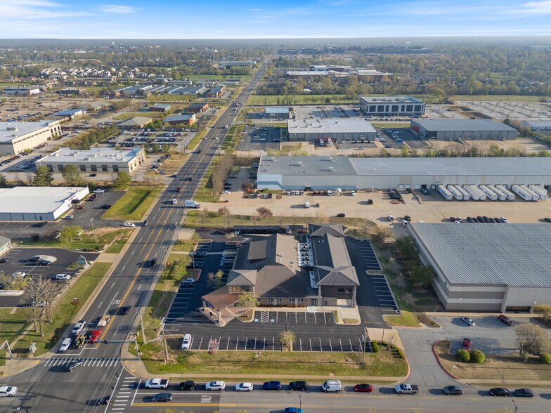 More Photos Of 2701 SE J St, Bentonville Office For Lease