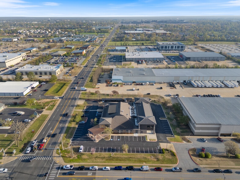 More Photos Of 2701 SE J St, Bentonville Office For Lease