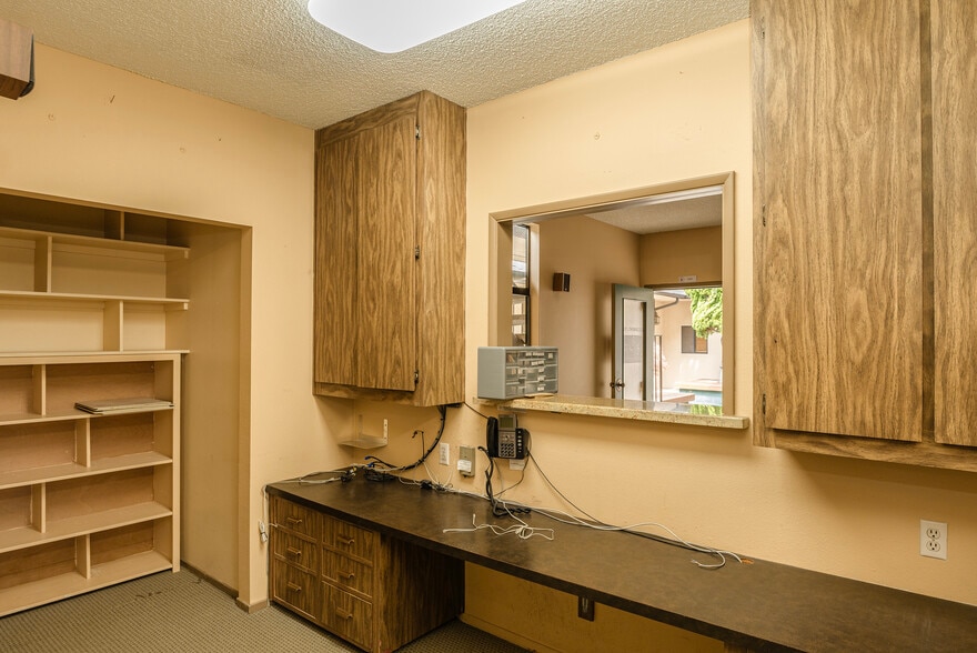 More Photos Of 26535 Carmel Rancho Blvd, Carmel Medical For Lease