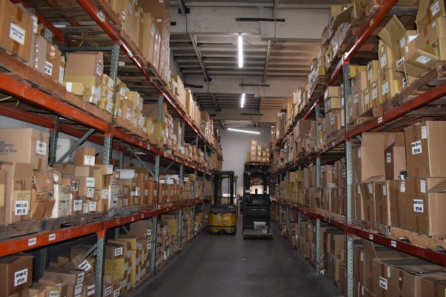 More Photos Of 2425-2429 E Olympic Blvd, Los Angeles Manufacturing For Lease