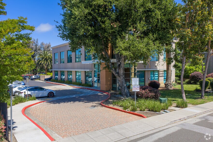 More Photos Of 450-452 Ferguson Dr, Mountain View Office For Sale