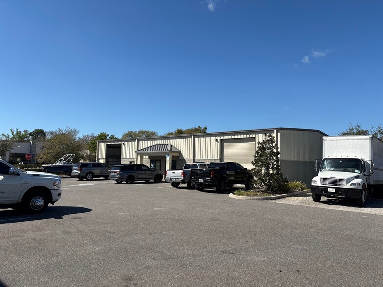 More Photos Of 400 Gordon St, Sanford Flex For Lease