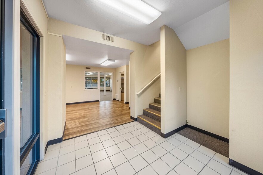 More Photos Of 735 SE 7th St, Grants Pass Office For Sale