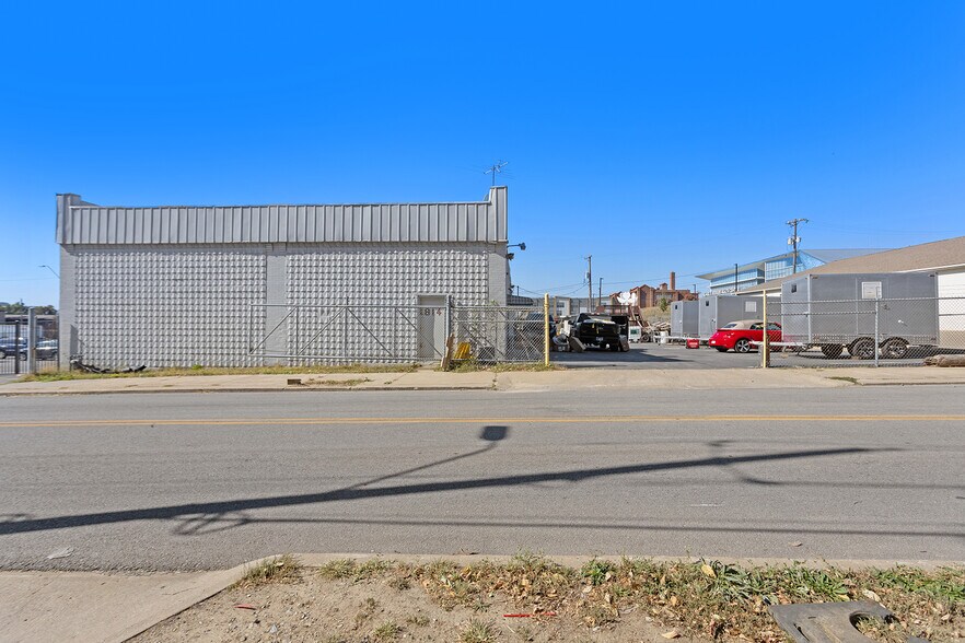 More Photos Of 814 Brooklyn Ave, Kansas City Warehouse For Sale