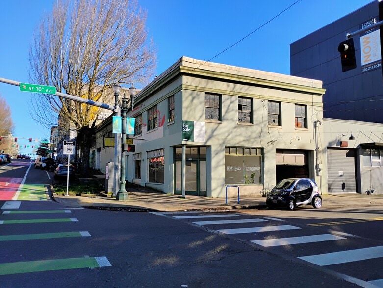 Primary Photo Of 1000-1010 E Burnside St, Portland Storefront For Sale