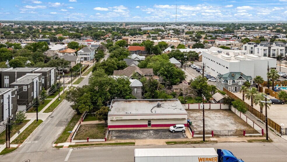 More Photos Of 201 W Poplar St, San Antonio Medical For Sale