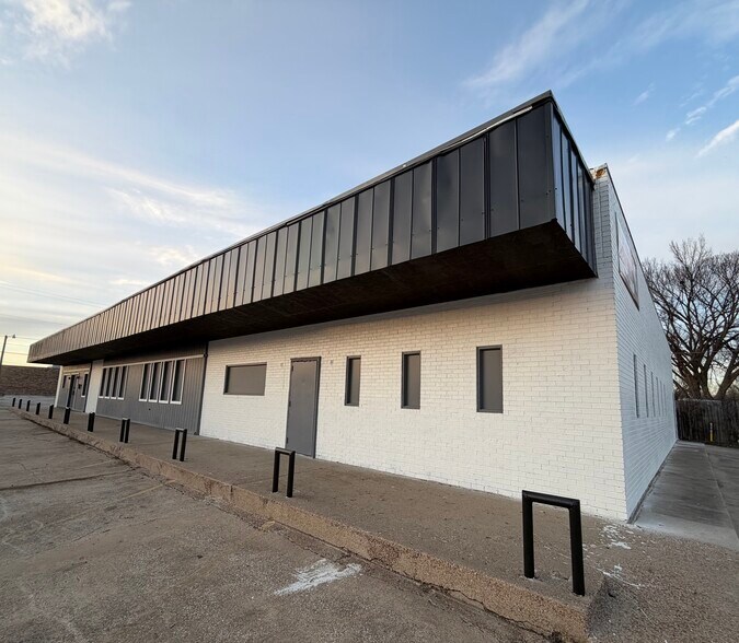 More Photos Of 612 Michael Dr, Everman Freestanding For Lease