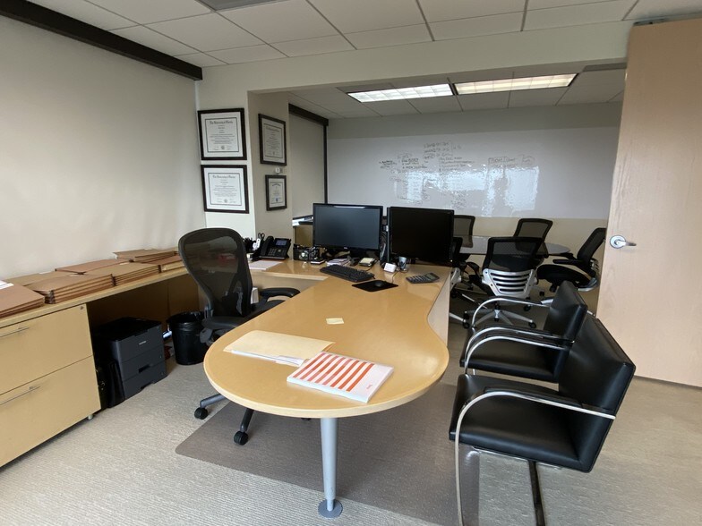 More Photos Of 2665 S Bayshore Dr, Coconut Grove Office For Lease