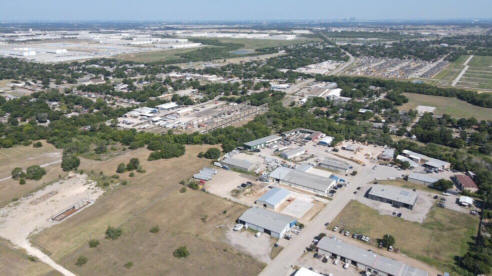 More Photos Of 328 Thomas Pl, Everman Manufacturing For Sale