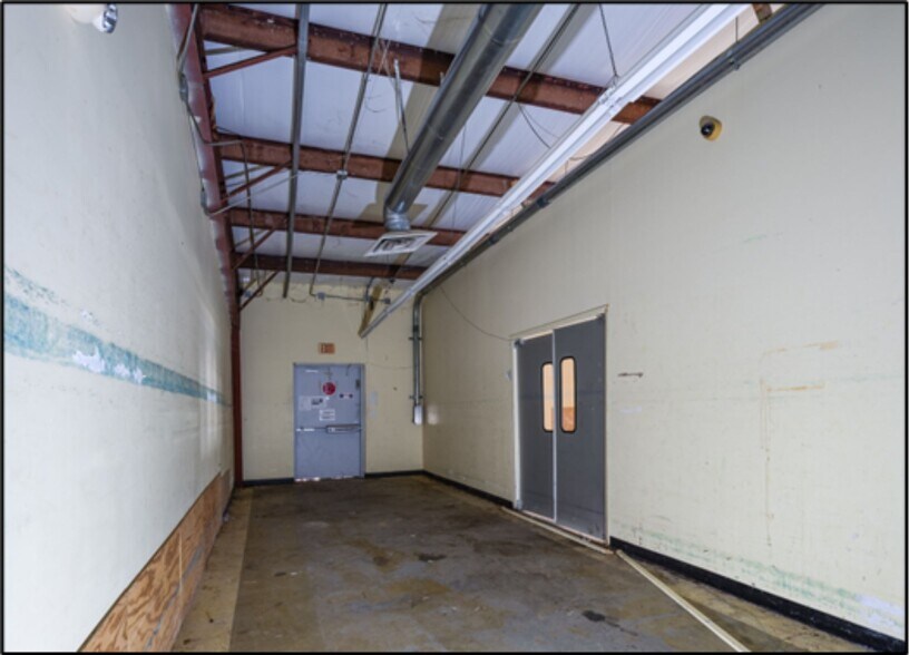 More Photos Of 15574 Highway 30, Anderson Freestanding For Sale