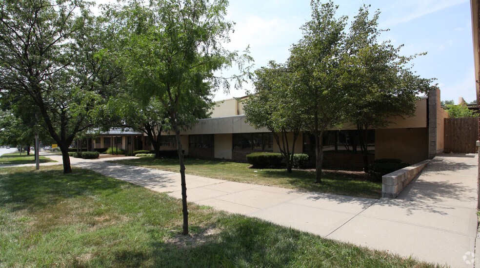 More Photos Of 3122 Gillham Plz, Kansas City Warehouse For Lease