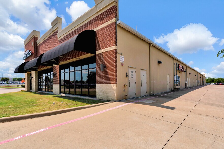 More Photos Of 5850 S Hulen St, Fort Worth Unknown For Lease