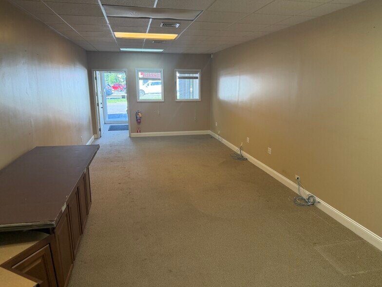 More Photos Of 409-419 Lake Ave, Nesconset Freestanding For Lease