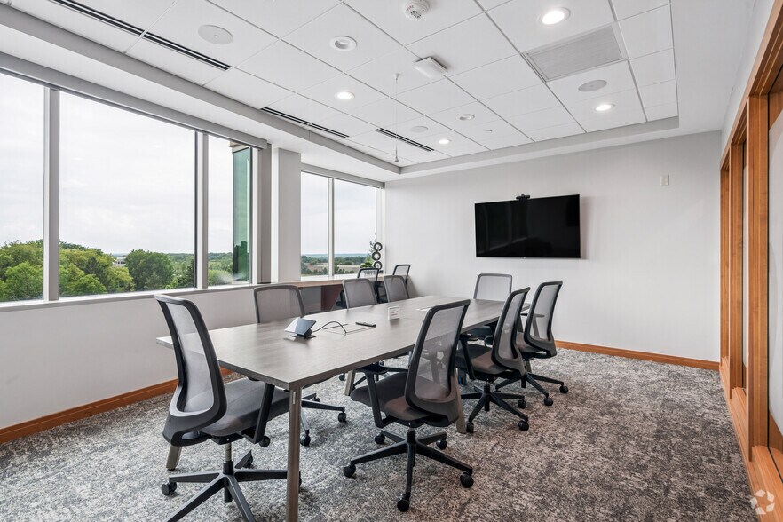 More Photos Of N16W23217 Stone Ridge Dr, Waukesha Office For Sale