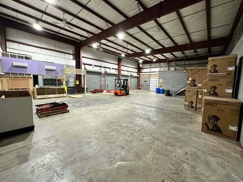 More Photos Of 269 Executive Park Dr NE, Concord Showroom For Lease