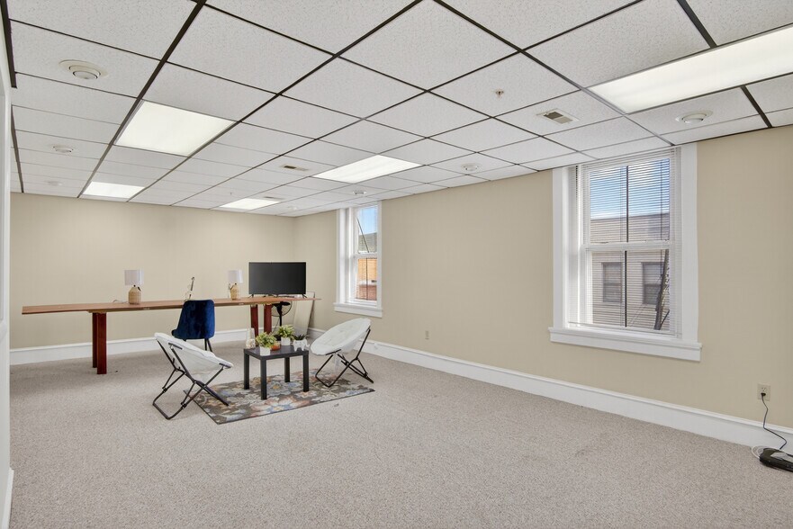 More Photos Of 104-110 S Hill Ave, South Hill Office Residential For Lease