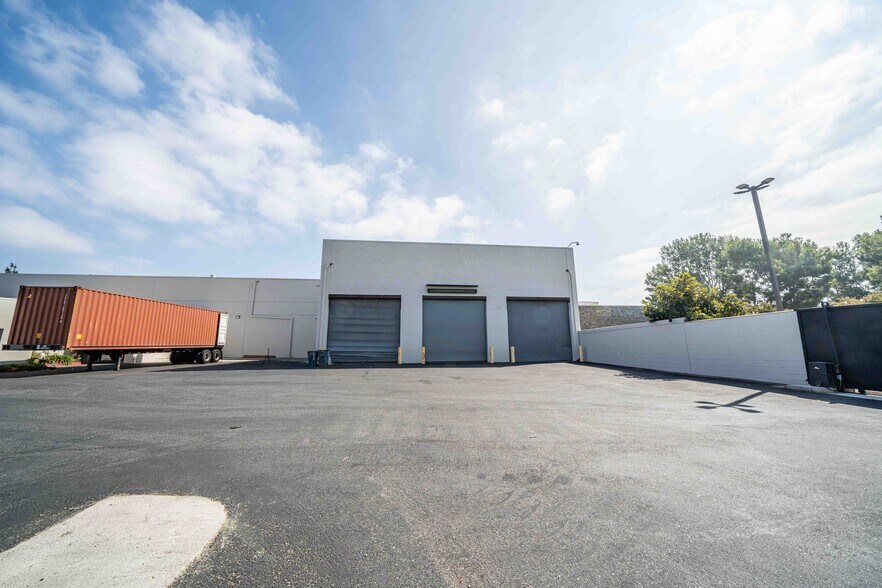 More Photos Of 2001 Saturn St, Monterey Park Light Distribution For Sale