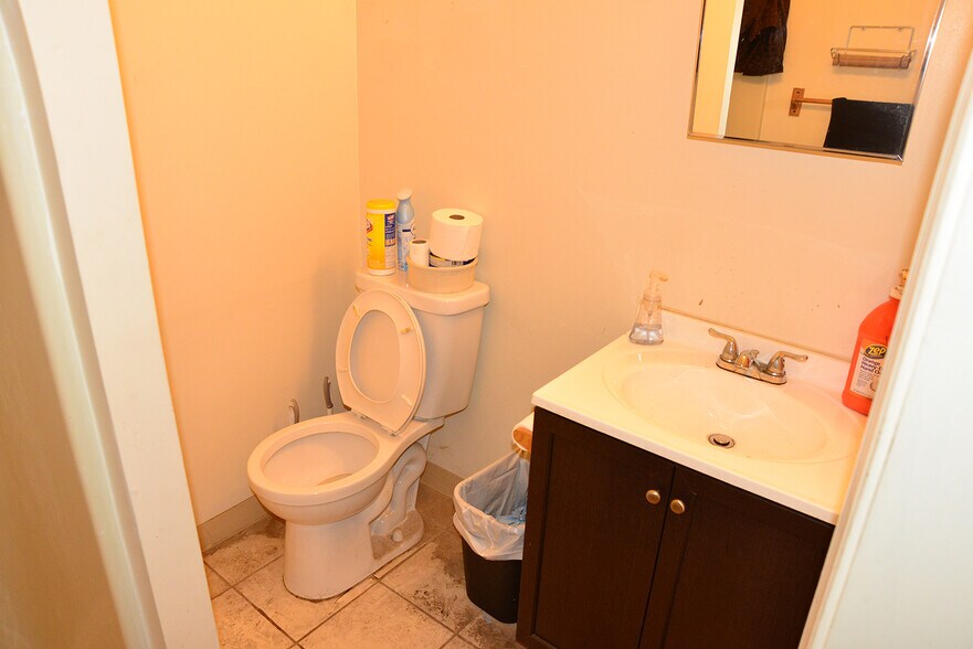 More Photos Of 9107 Industry Dr, Manassas Park Warehouse For Lease