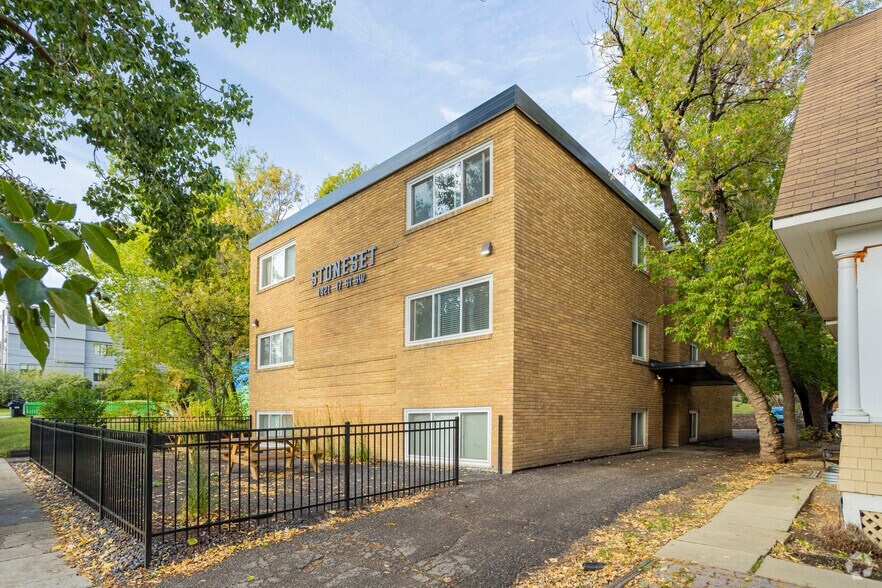 Primary Photo Of 1821 17 St SW, Calgary Apartments For Sale