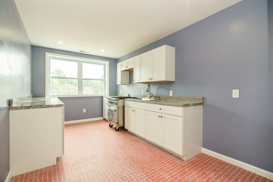 More Photos Of 250 Warren St, Beverly Storefront Retail Residential For Sale