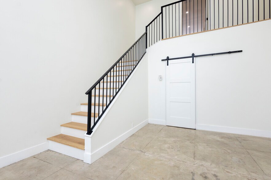 More Photos Of 245-251 S Robertson Blvd, Beverly Hills Storefront Retail Office For Lease